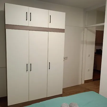 Laura Apartment *